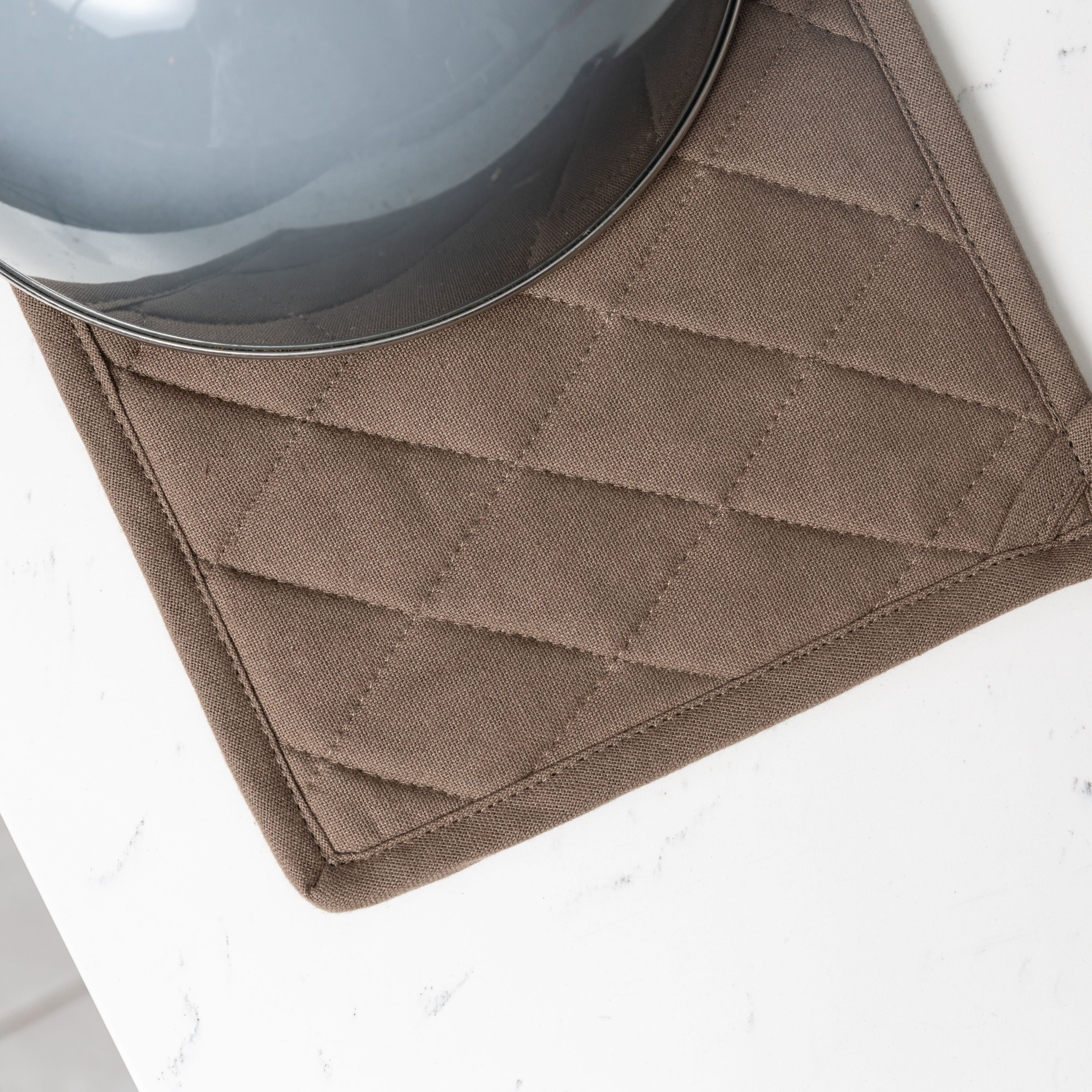 Fabstyles Solo Oven Mitt and Potholder Set of 4, 100% Cotton 2 Piece Oven Mitt and 2 Piece Potholder Heat Resistant Kitchen Linen Set
