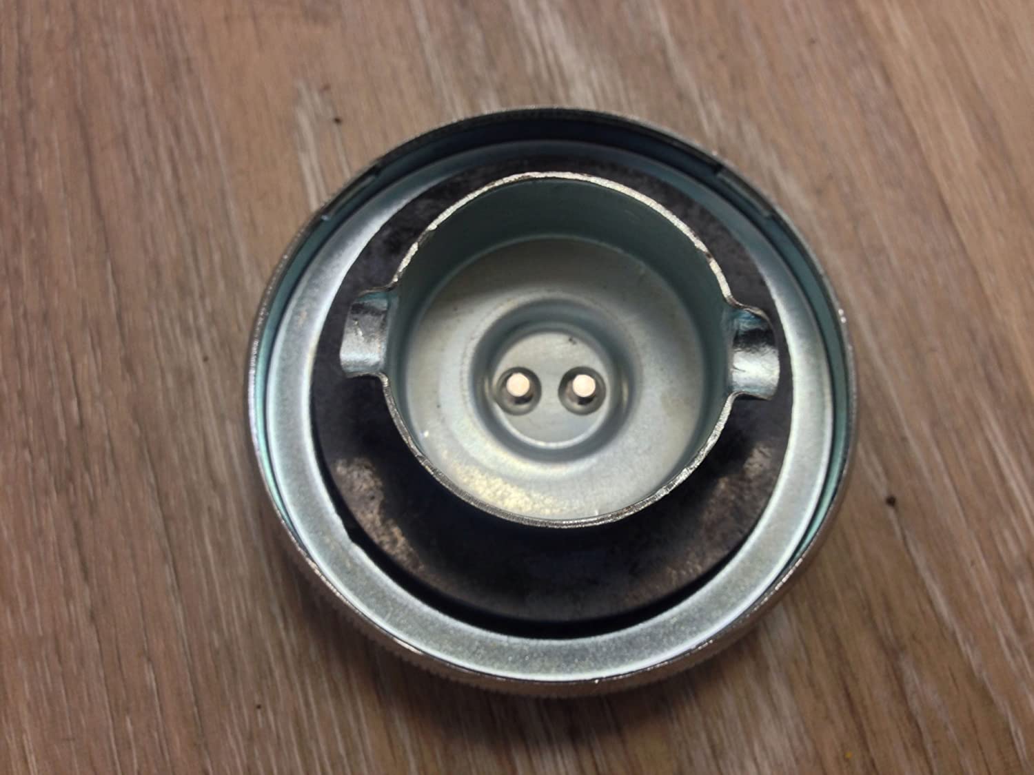 Chrome Non Vented Gas Cap Harley 