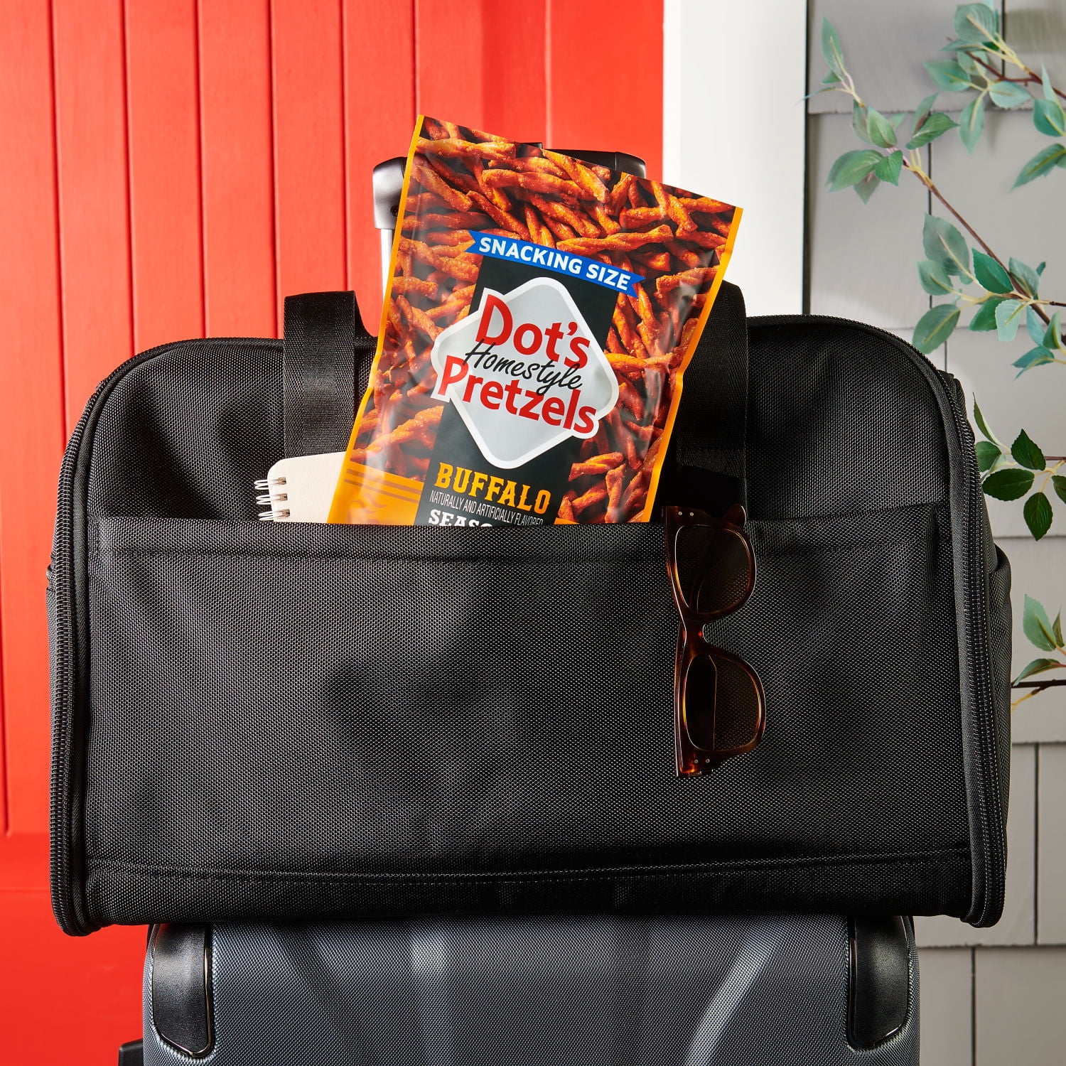 (8 pack) DOT'S Homestyle Pretzels Buffalo Flavored Snacking Size, Seasoned Pretzel Twists Bag, 9.5 oz