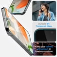 thumbnail image 4 of Protector de pantalla Spigen Glastr EZ FIT para Pixel 9/9 Pro, 4 of 7