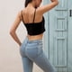 thumbnail image 3 of Camisetas sin mangas con tirantes finos para mujer, camisetas sin mangas con cuello en V y dobladillo de terciopelo ajustado a la moda para verano, 3 of 5