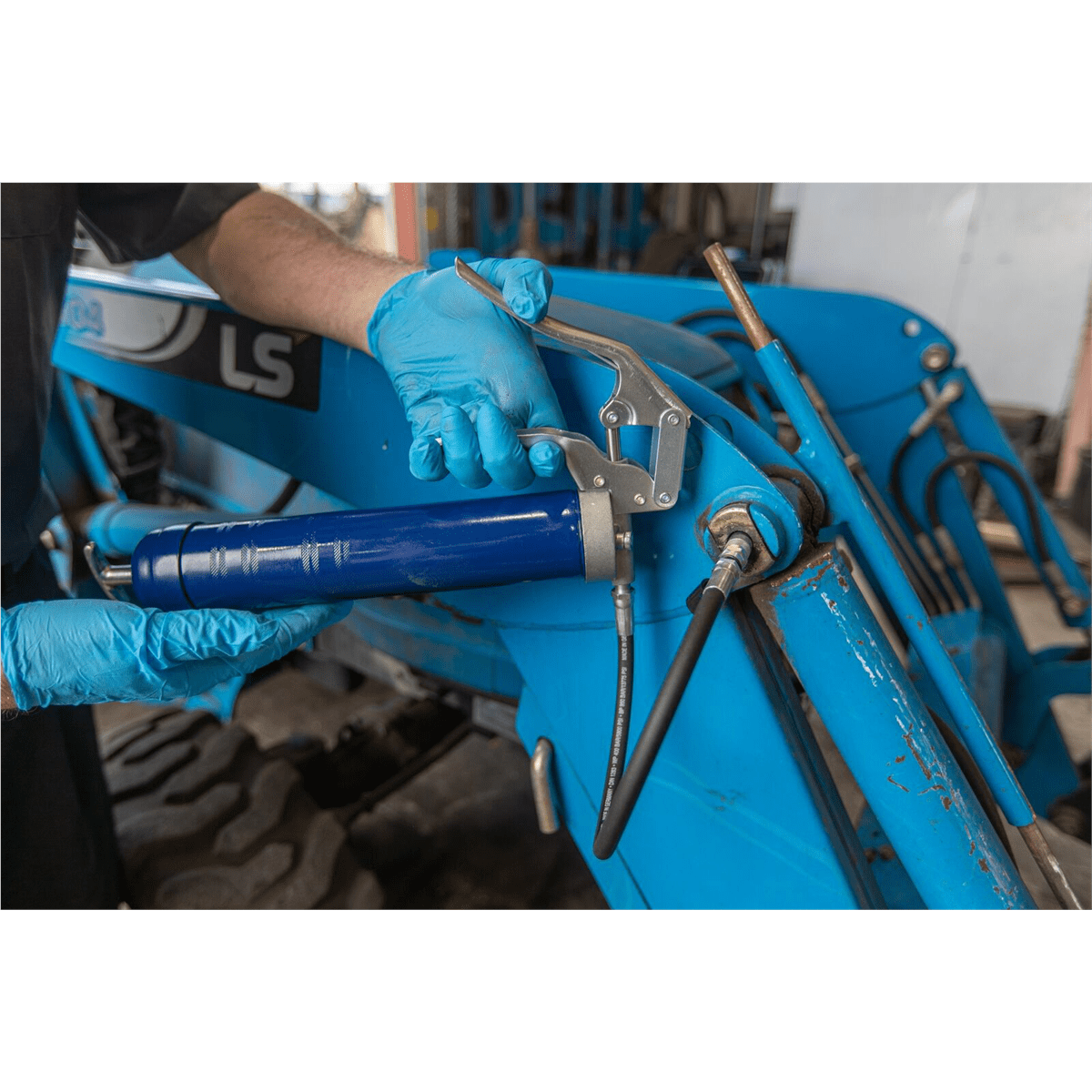 Lincoln 1133 Pistol Grip HD Grease Gun with 18" Whip Flex Hose and Coupler