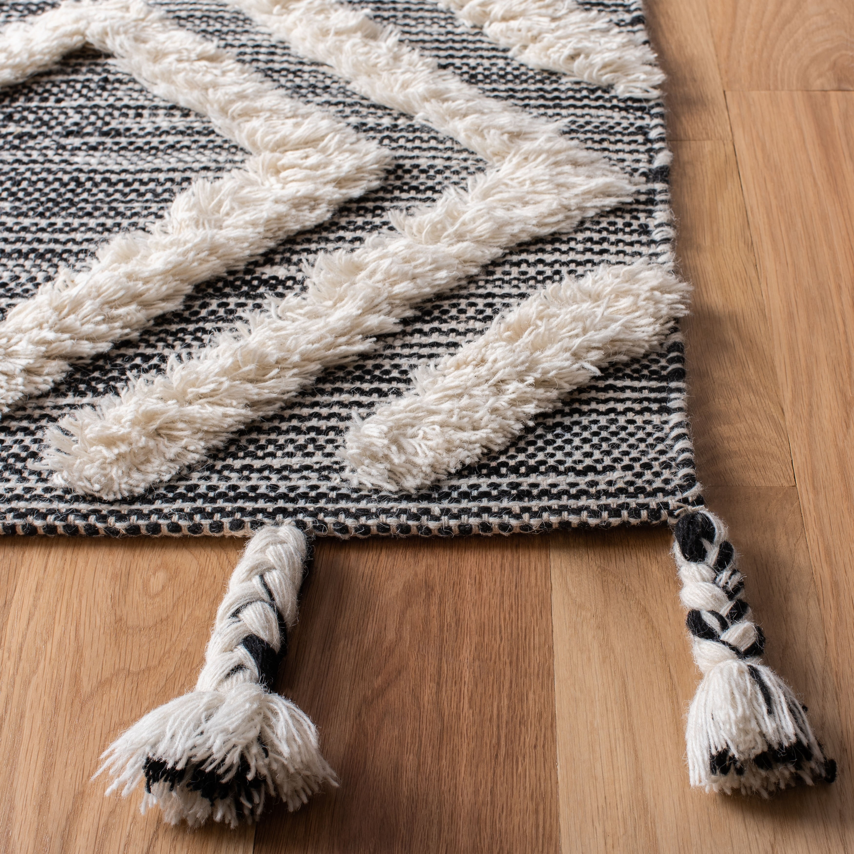 SAFAVIEH Kenya Arline Geometric Wool Area Rug, Black/Ivory, 8' x 10'