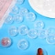 thumbnail image 2 of 50 cápsulas transparentes rellenables para máquinas expendedoras - Bolas de plástico transparente multiusos para máquinas de garras, juguetes, dulces, recuerdos de fiesta y almacenamiento, 2 of 6