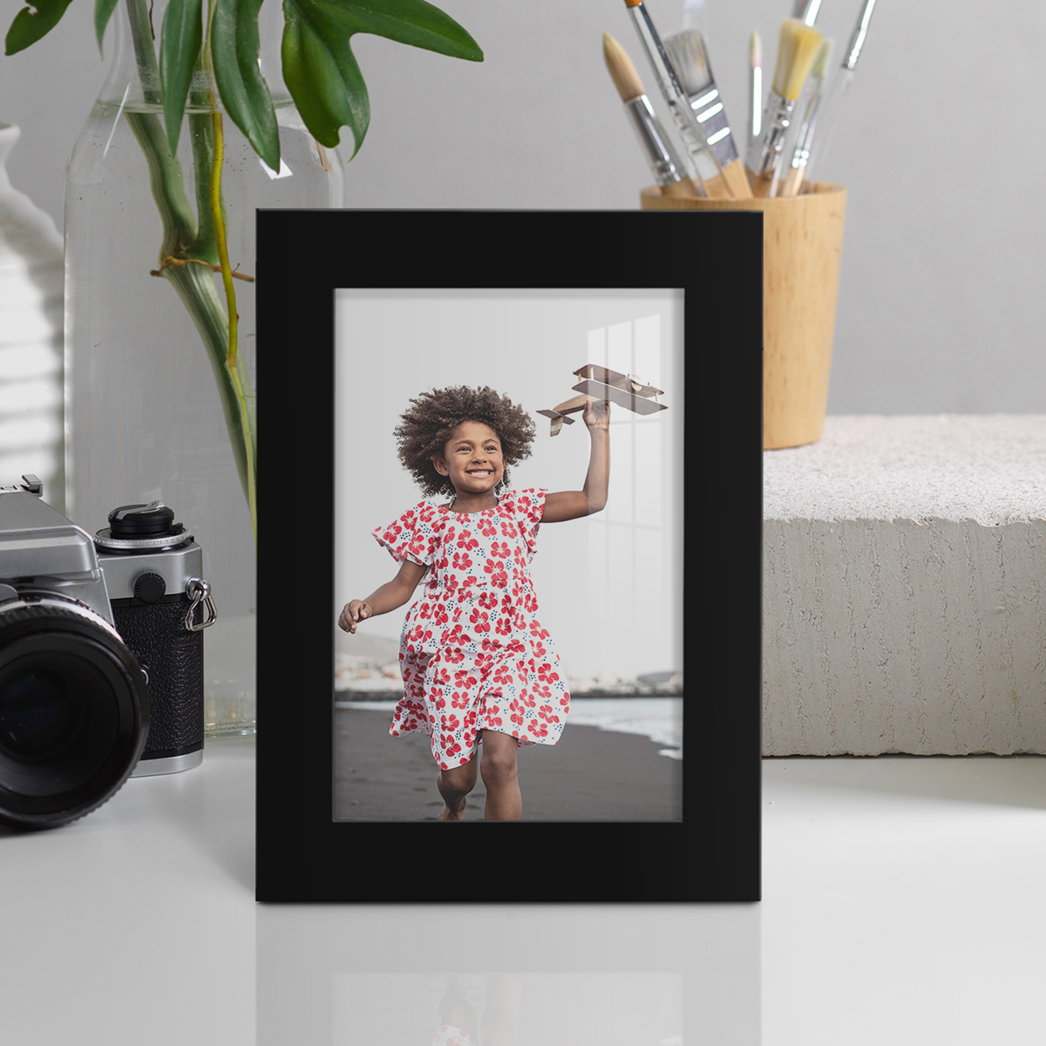 Modern 5 in. x 7 in. Black Picture Frame (Set of 2)
