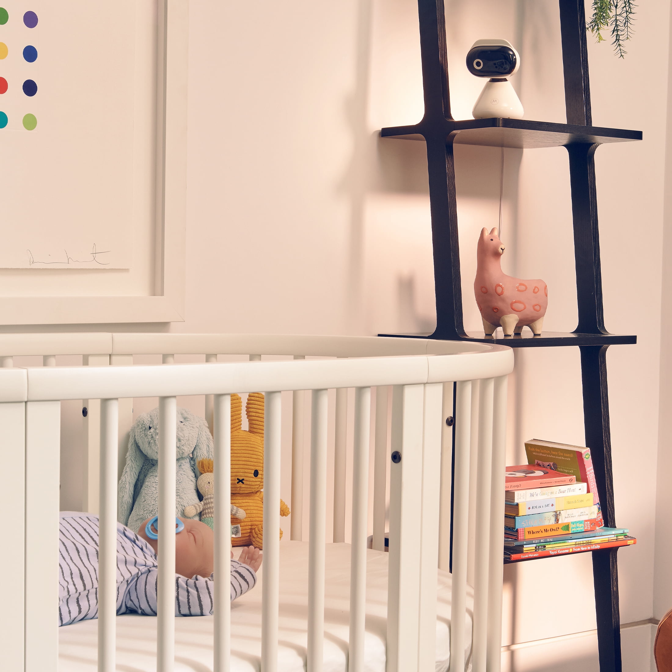 Motorola Baby Monitor PIP1500 Connect - 5" Wi-Fi Video Monitor with Camera, Wall Mount, HD 1080p, Smart Phone Nursery App, 1000 ft Range, 2-Way Talk, Night Vision, White