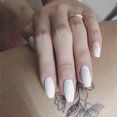 thumbnail image 4 of Uñas postizas de diseño elegante en tono blanco mate, ideal para uso profesional o en casa. Incluye 24 piezas de diferentes tamaños, adaptables a todas las formas de uñas. Fabricadas en material ABS, 4 of 6