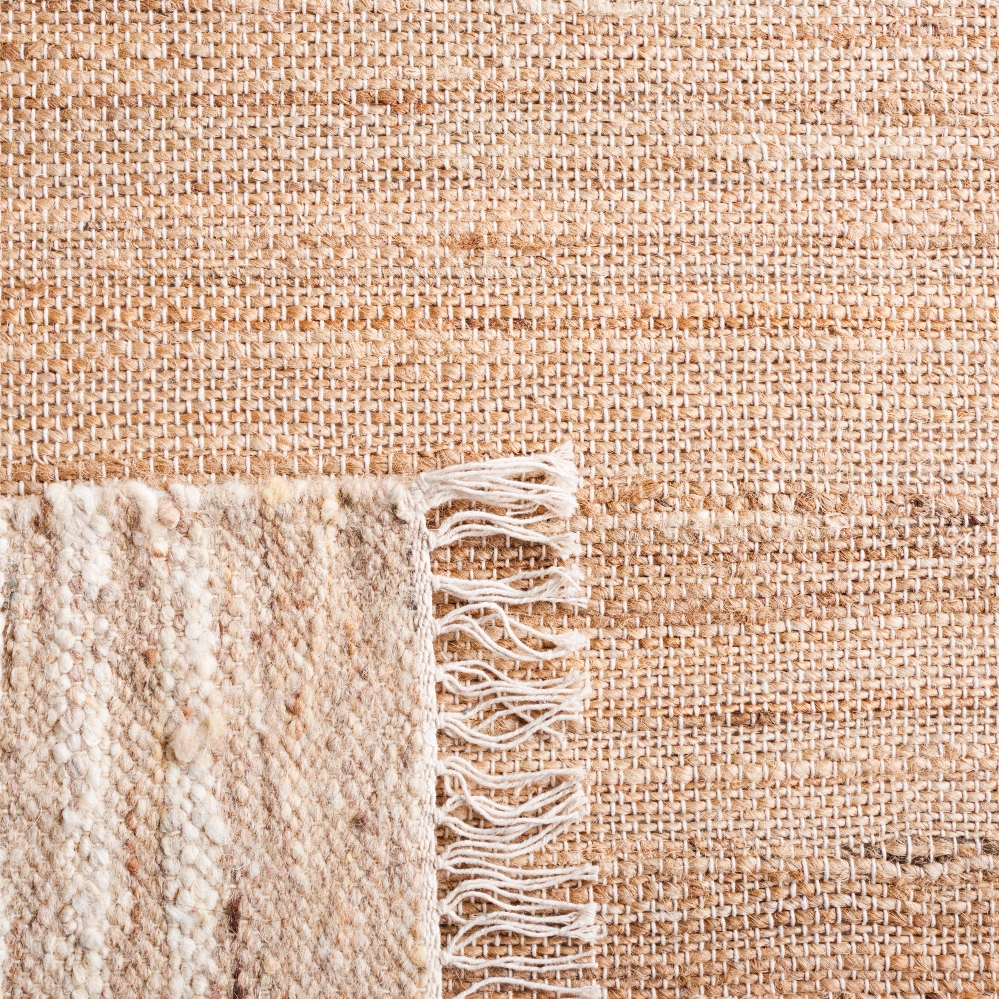 SAFAVIEH Natura Constantine Striped Area Rug, Natural/Ivory, 4' x 6'