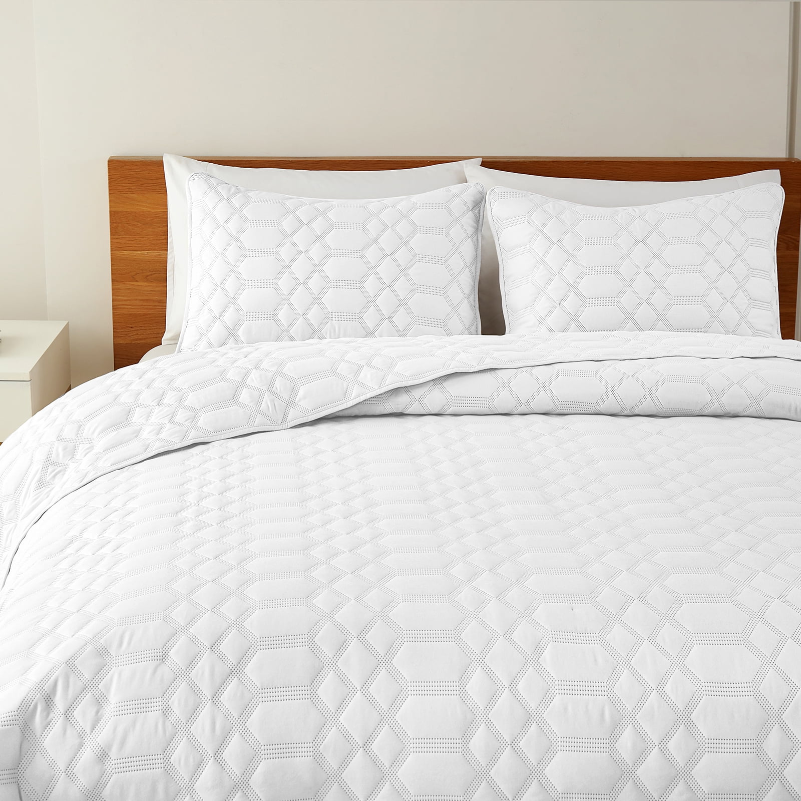 3-Piece King Size Quilt Set, Greagle Ultrasonic Reversible Lightweight Bedspread Soft Warm Velvet Machine Washable Bedding Set with 2-Piece Pillow Shams, 104 x 90 inch, White