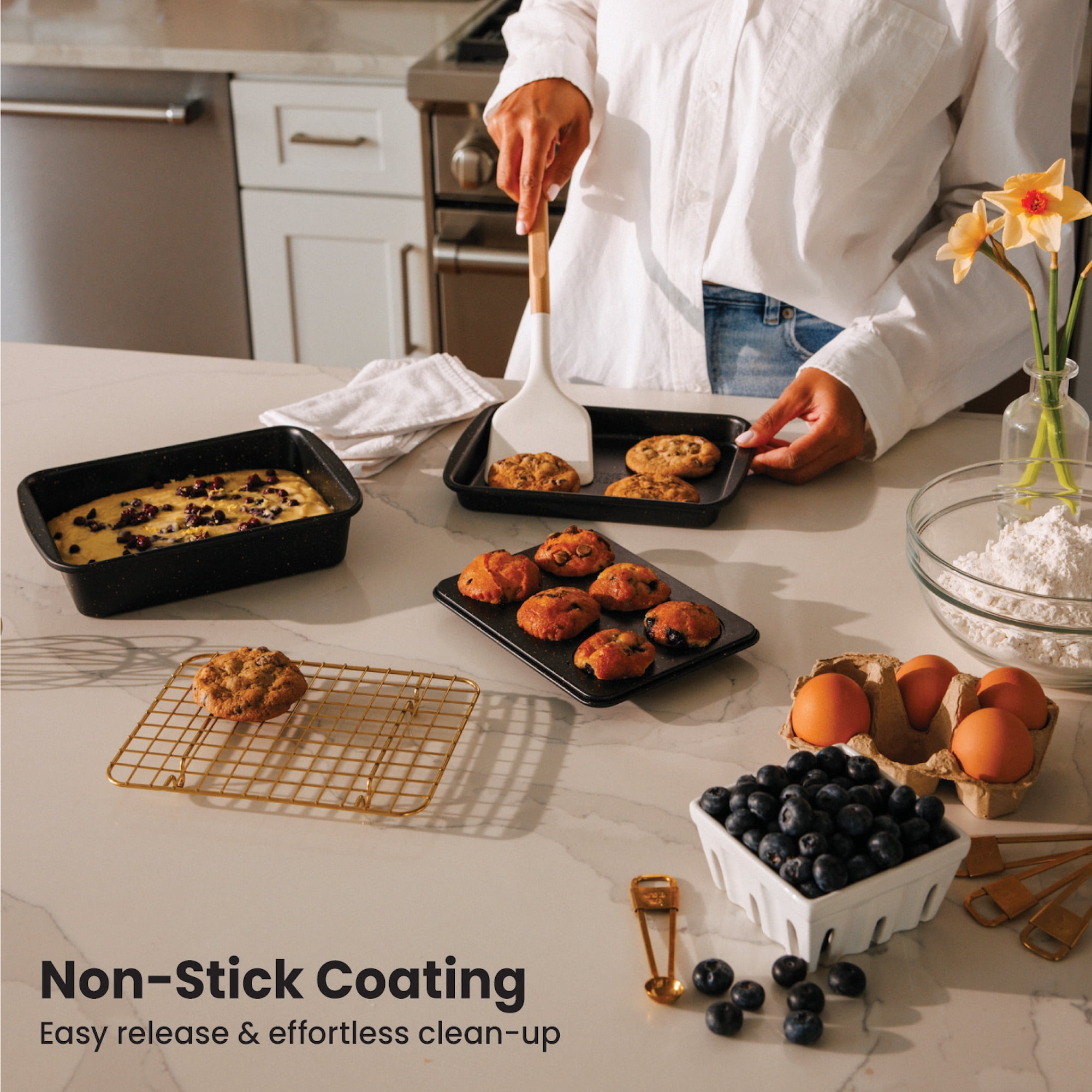 Thyme & Table 4-Piece Stackable Non-Stick Toaster Oven Bakeware Set, Black & Gold