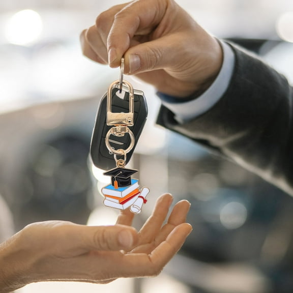 GOOHOCHY 5pcs Class Of 2025 Graduation Keychains Keyring Graduation Party Favors For Senior Masters Degree Student 2025 College Present Ideas