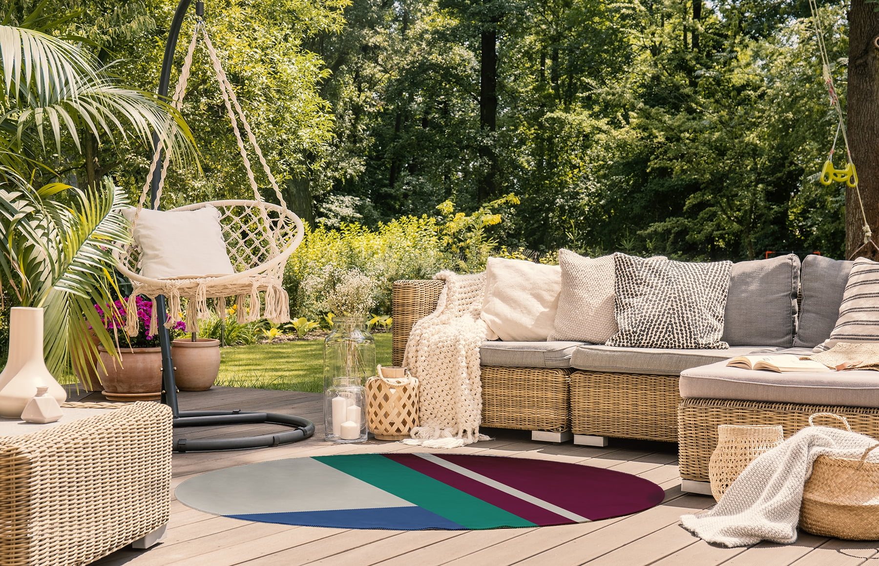5' Round Simply Daisy Bold Shapes Modern & Contemporary Chenille Area Rug, Maroon Red