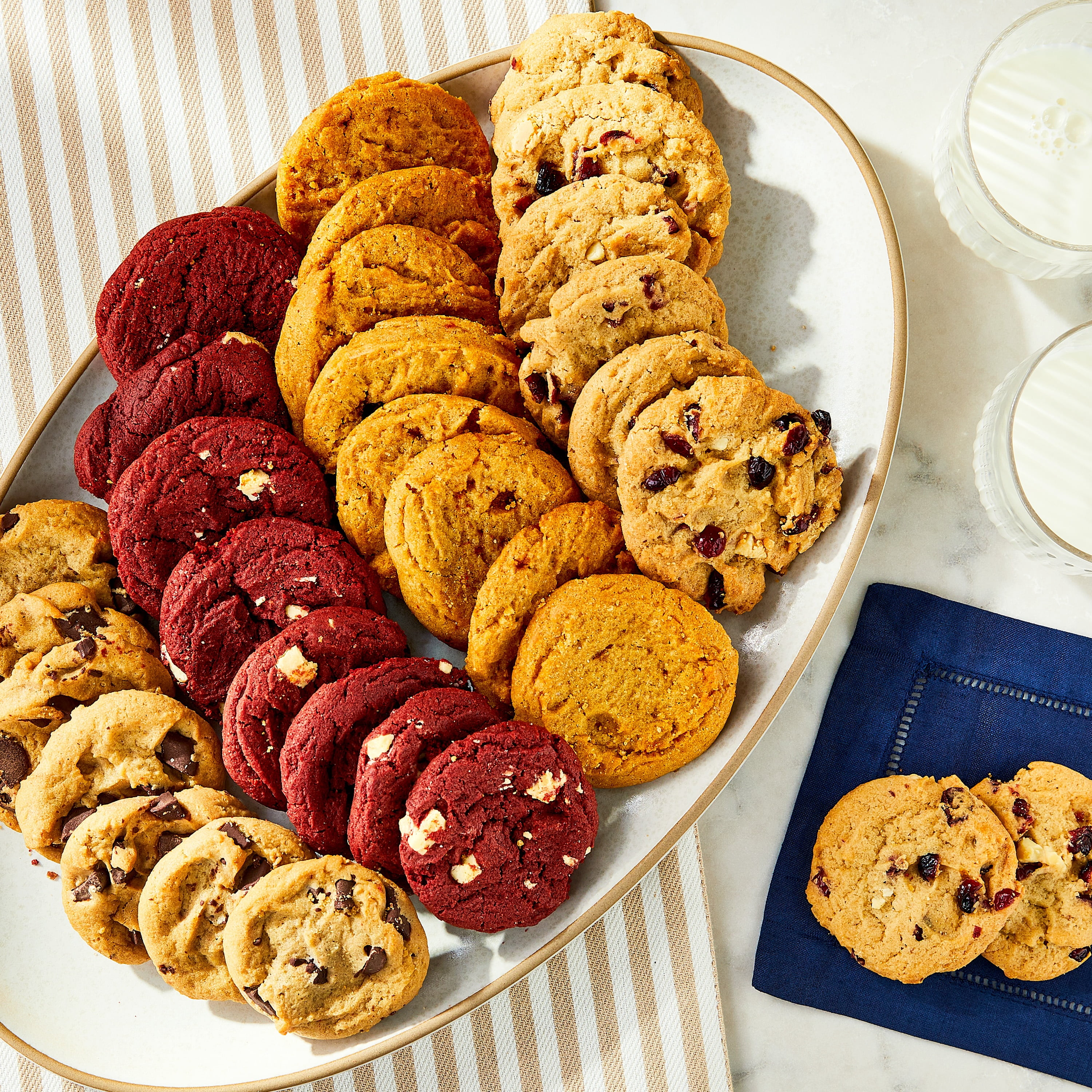 Marketside Holiday Baked Cookie Platter, 32 oz, 32 Count