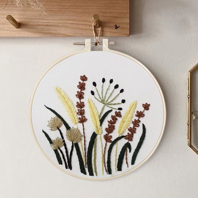 EGNMCR Garlands for Decoration, Wreaths for Front Door DIY Embroidery Kit with Plant Flower Pattern Embroidery Hoop Gift 1 Embroidery