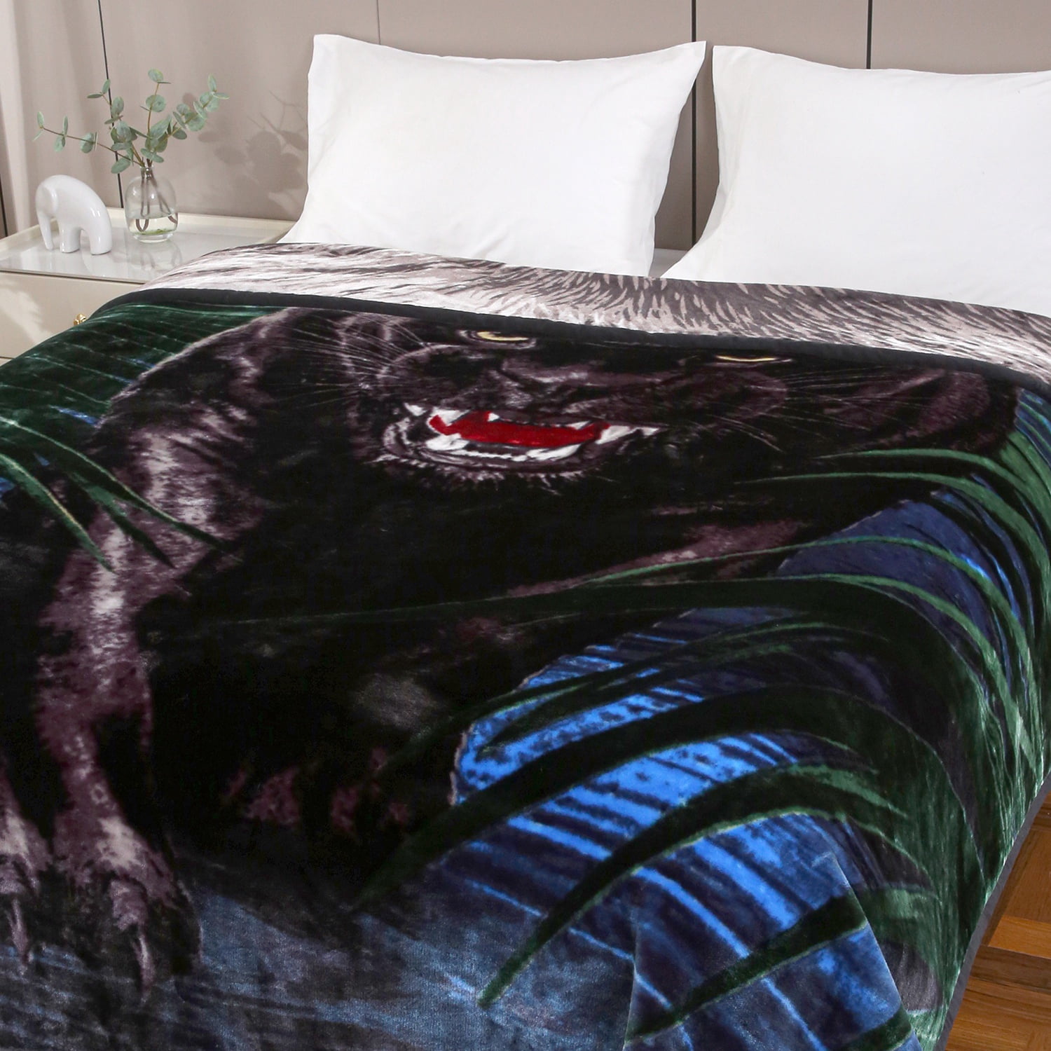 MERRY HOME Full/Queen Size Fleece Blanket For Bed, A & B Patterns Soft Warm Animal Blanket, Microfiber Plush Middle Weight Bed Blanket For All Season, black Panther/ Lion, 5LB, 75"x87"