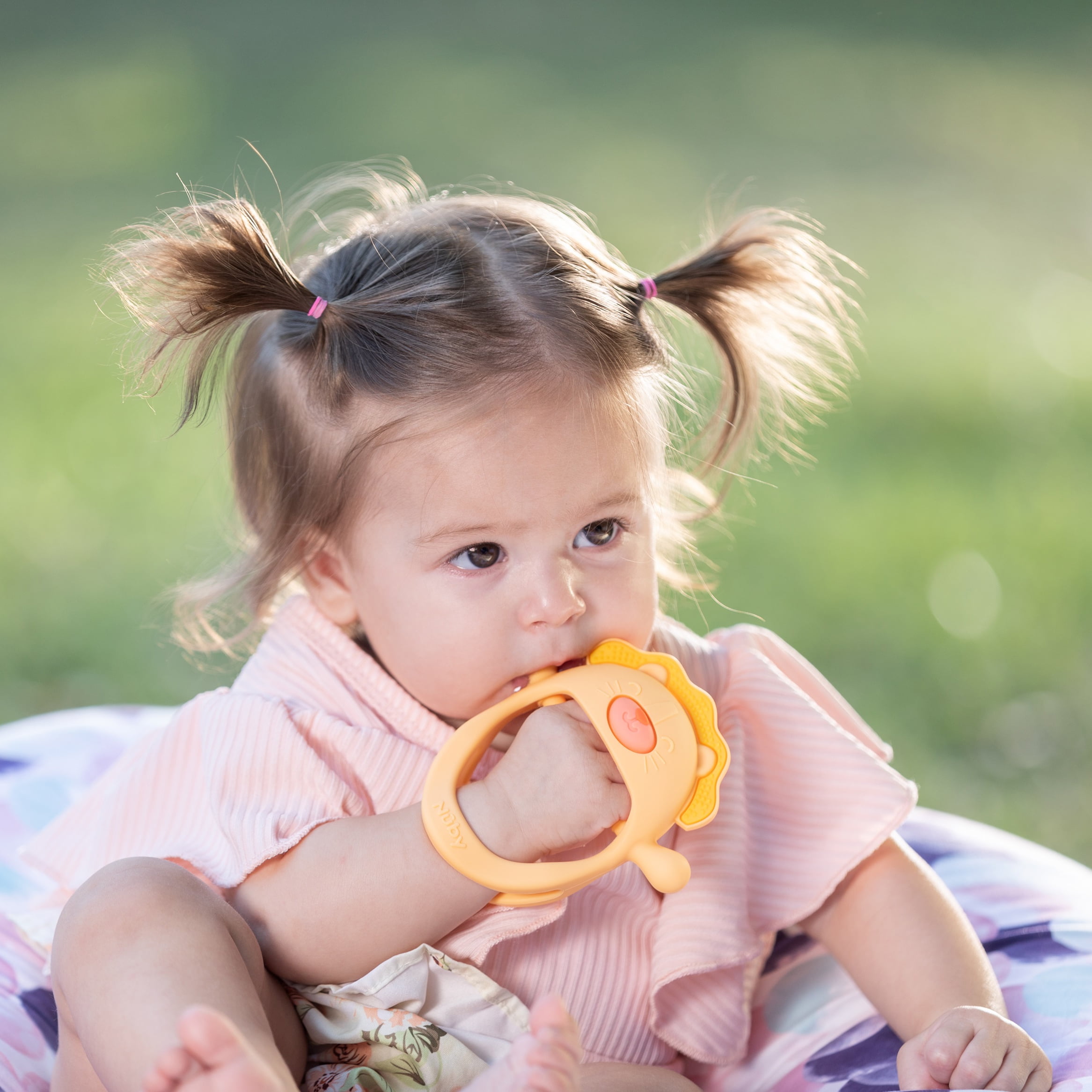 Nuby Mini Wrist Grip Silicone Teething Mitten for Babies, Lion