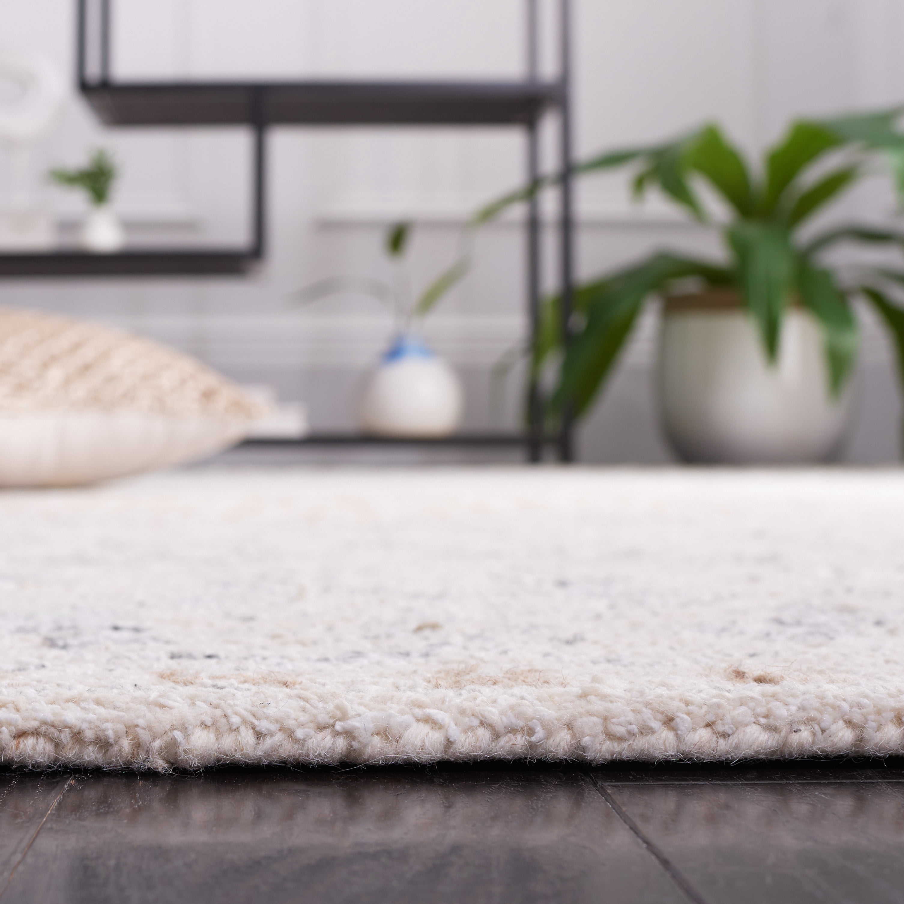 SAFAVIEH Marquee Clematis Medallion Area Rug, Beige/Grey, 4' x 6'