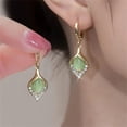 thumbnail image 4 of Fiudx Pendientes de Hoja de Ginkgo, Elegante Diseño de Borla con Tachuelas, Cómodos para Orejas Sensibles, Versátiles para Uso Diario, Perfectos para Fiestas, Bodas y Ocasiones Especiales, Un Regalo, 4 of 6