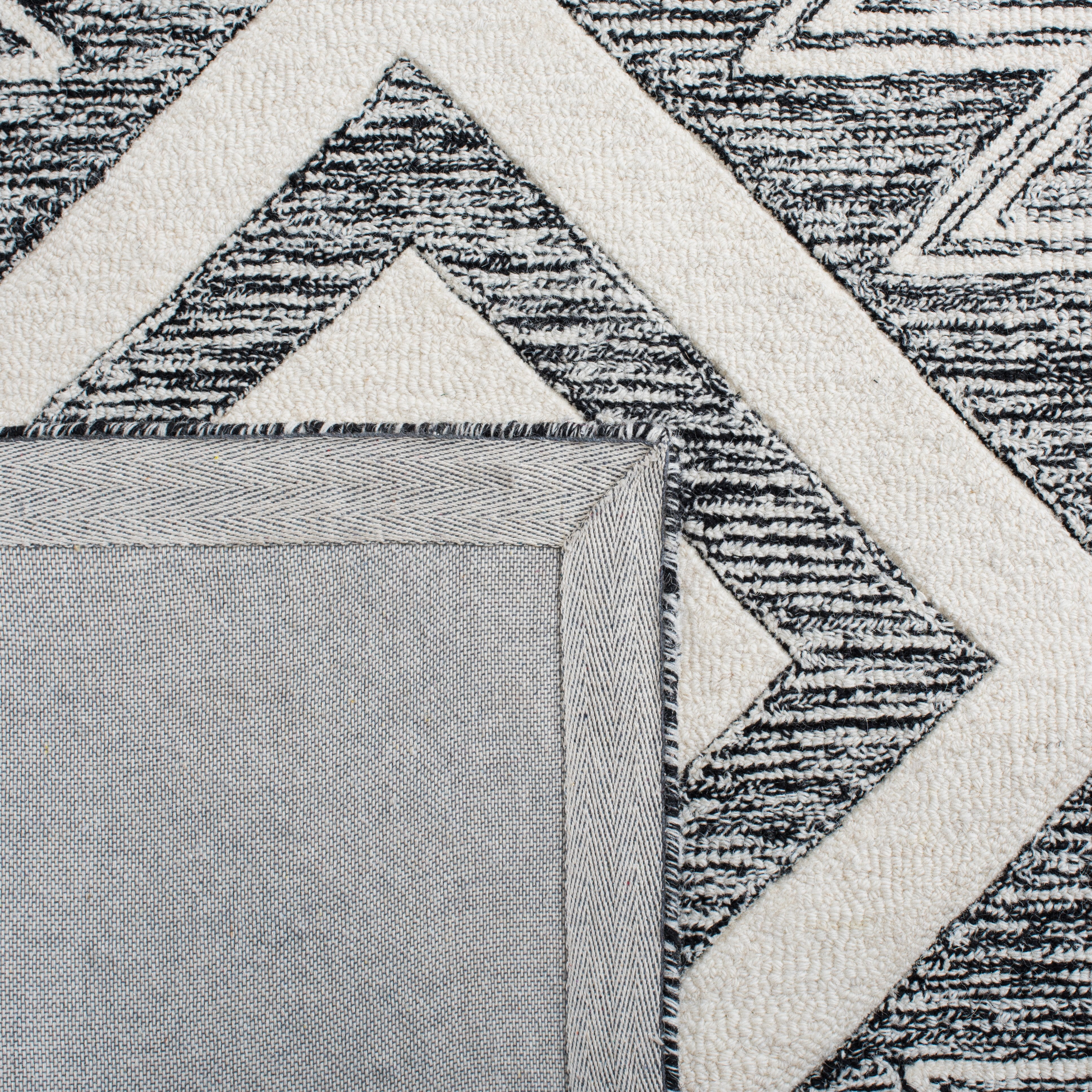 SAFAVIEH Metro Jaimie Southwestern Runner Rug, Ivory/Black, 2'3" x 9'