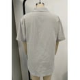 thumbnail image 2 of Camisa de manga corta para hombre Bolsillos en el busto Cuello vuelto Cierre de botón Color puro Blusa informal de verano Gris L, 2 of 3