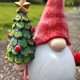 thumbnail image 2 of Mini Papá Noel con árbol de Navidad estatua resina enanos estatua figuritas, 2 of 9
