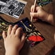 thumbnail image 5 of Kit de arte para rascar para niños y adultos | 12 láminas coloridas de escenas de pintura y grabado con lápiz de madera | Set de manualidades creativas, 5 of 6