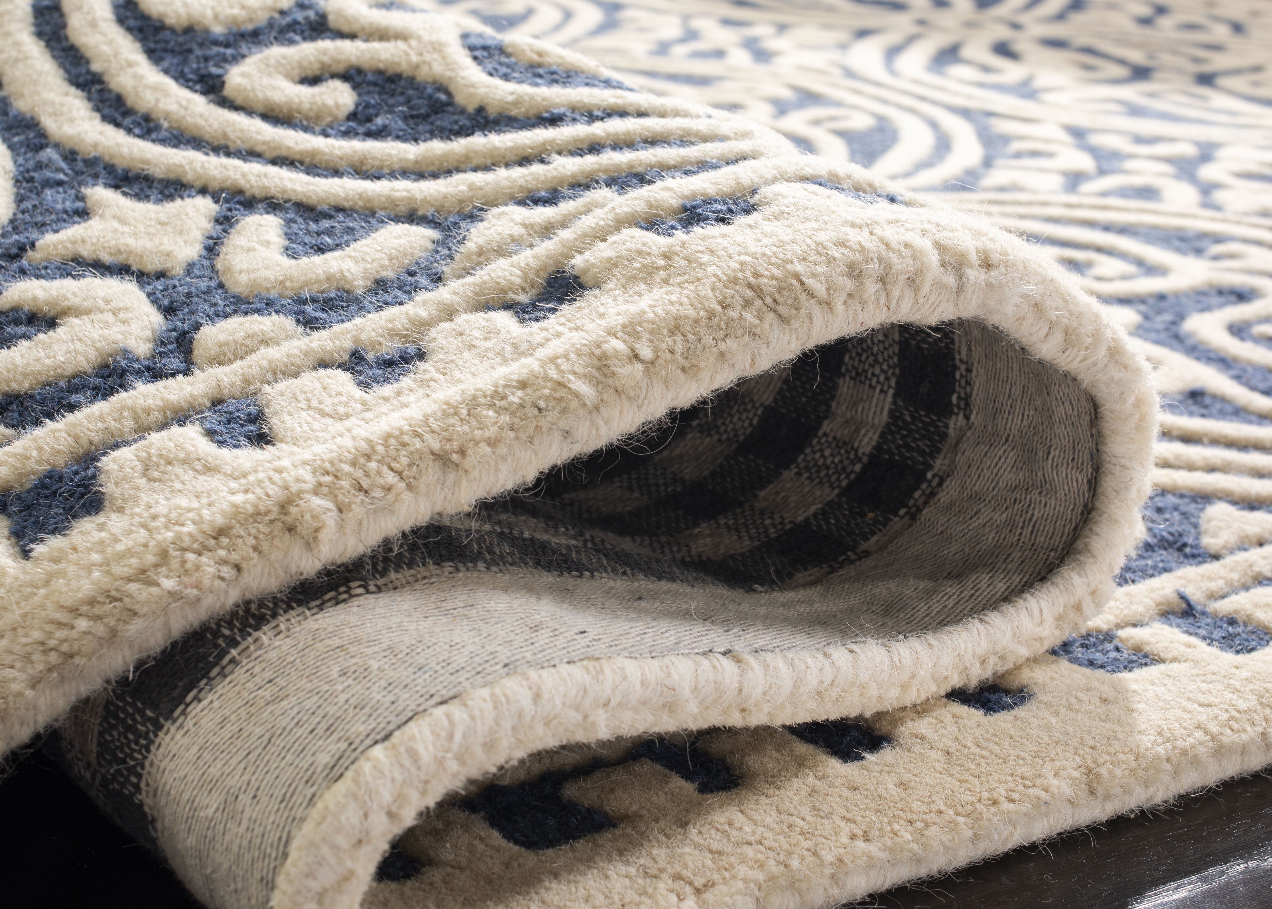 SAFAVIEH Cambridge Leslie Geometric Wool Area Rug, Navy Blue/Ivory, 12' x 12' Round