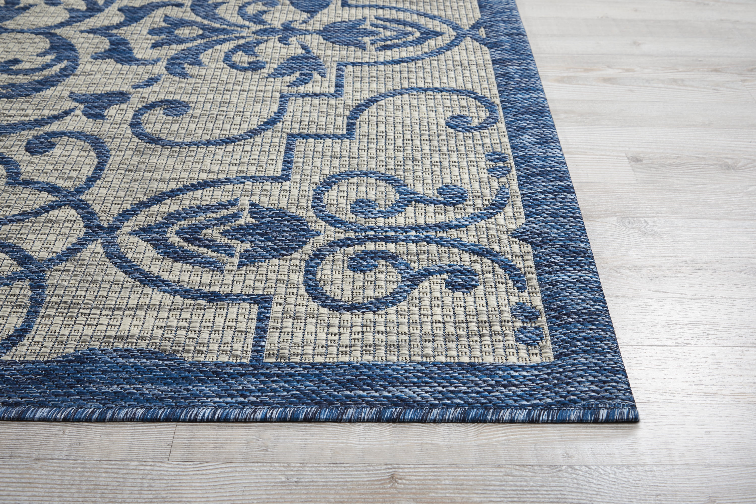 Nourison Garden Party Indoor/Outdoor Transitional Damask Ivory/Blue 7' x 10' Area Rug, (7' x 10')