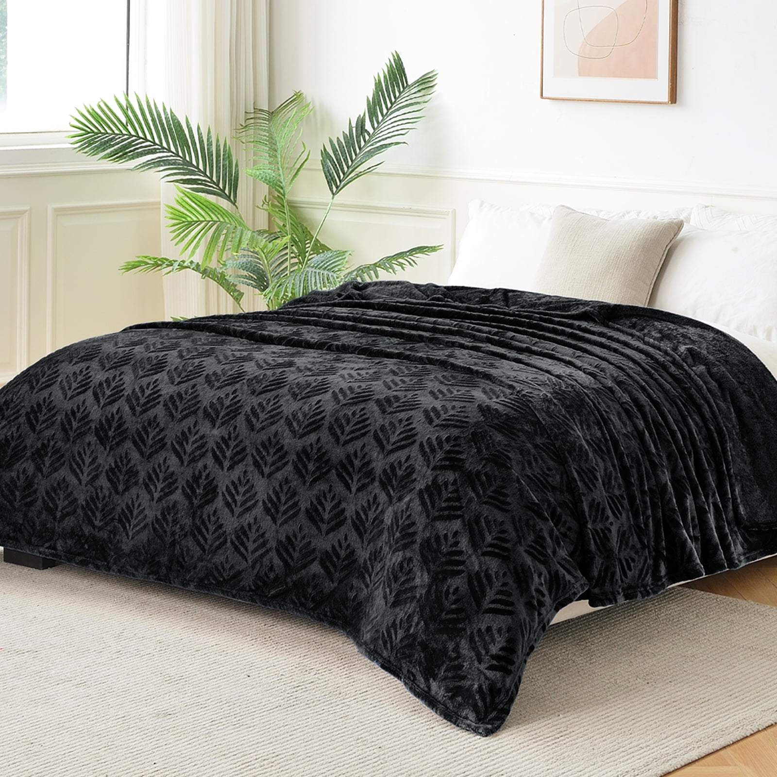 Exclusivo Mezcla King Size Fleece Blanket for Bed, Leaves Pattern Super Soft and Cozy Blankets, Plush Fuzzy Lightweight, Black, 90"x104"