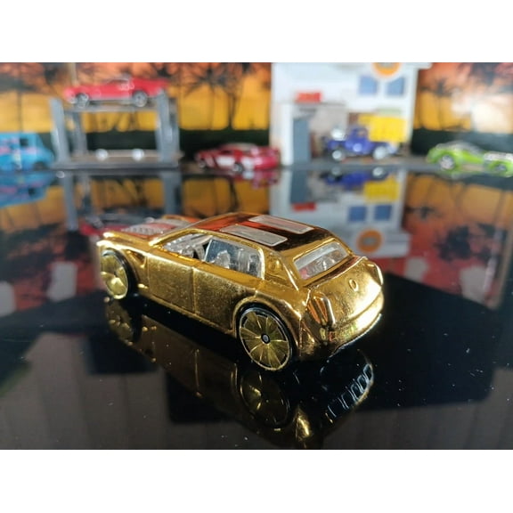 HOT WHEELS-1/64 Gold Chrome Diecast-Unobtainium 1 Car-Malaysia 2007