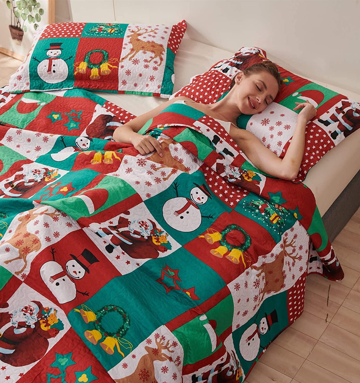 Smuge Reversible Christmas Santa Claus Bedding Set Green Red Plaid Twin Size Lightweight Snowflake Quilt Set Reindeer Bedspread Snowman Coverlet with 2 Pillow Shams