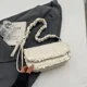 thumbnail image 4 of Bolso de mano con diseño de nicho y diseño de nubes plisadas, popular, estilo extranjero, versátil, de un solo hombro, pequeño, cuadrado, tipo mensajero, para mujer, 2024, 4 of 5