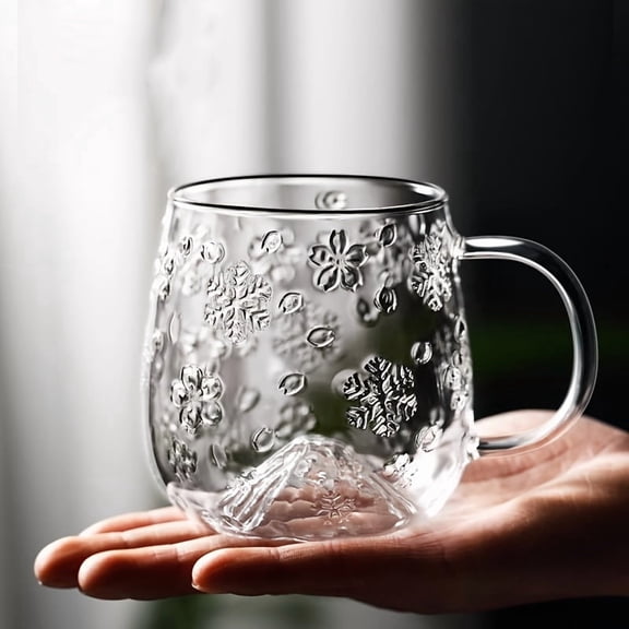 This ultra-durable borosilicate glass mug is heat-shock resistant and has a scalding grip. It's a robust and durable insulated mug suitable for holding hot drinks and is dishwasher safe. The mug feat
