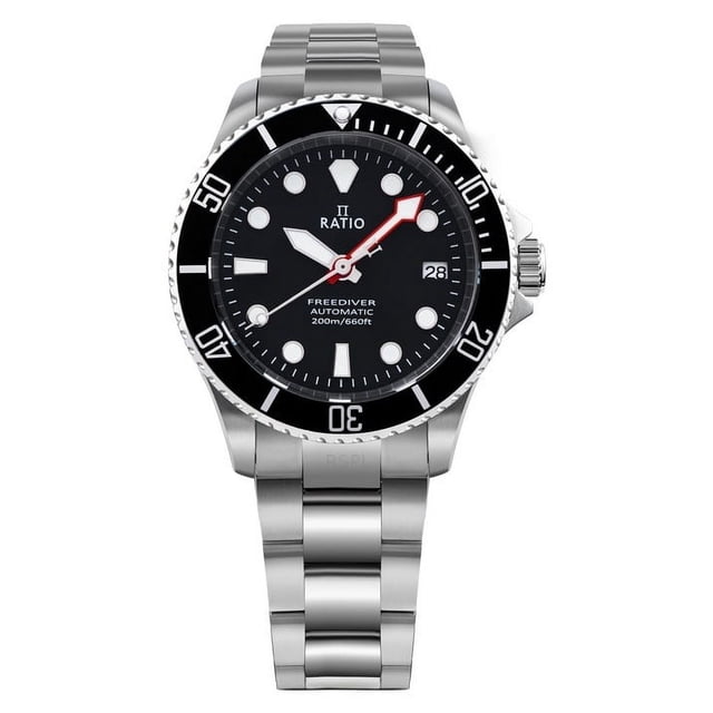 ratio freediver sapphire stainless steel black dial automatic rtf041 200m men's watch reloj para hombre con vista frontal centrada; caja y brazalete de acero inoxidable cepillado, bisel giratorio negro con marcadores blancos, cristal de zafiro, índices luminosos circulares y marcador triangular a las 12, aguja de minutos con punta roja y ventana de fecha a las 3. Movimiento automático y resistencia al agua 200 m; a menudo usado como reloj resistente para actividades al aire libre.