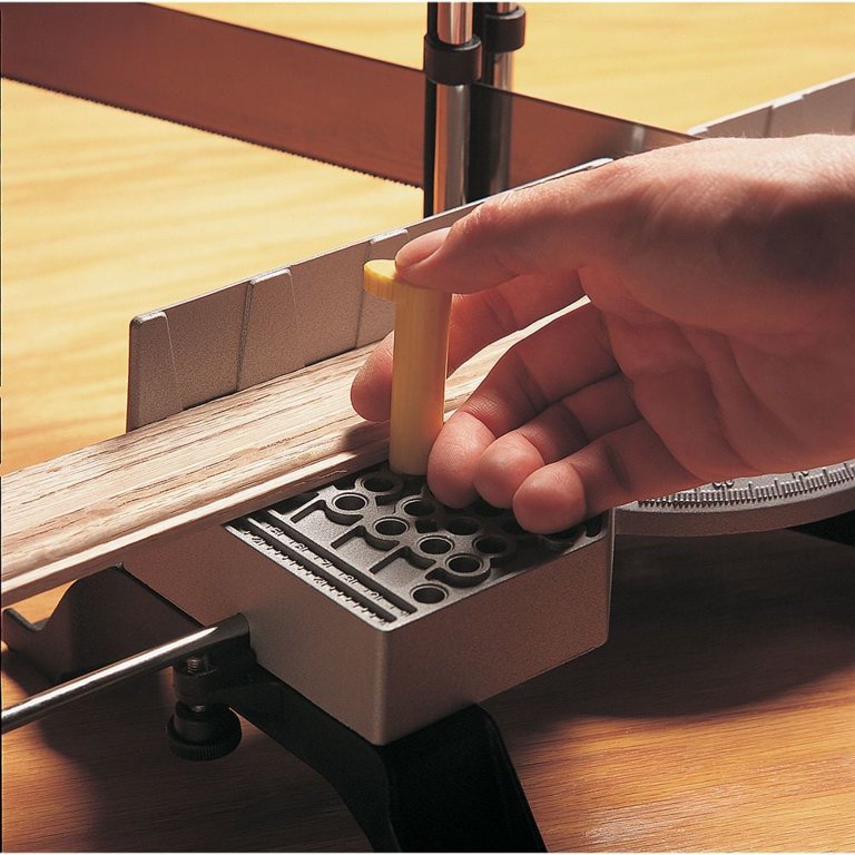 Stanley 20-112 Clamping Miter Box – High-Impact Material, Cuts 45°, 90°, And 22.5° Angles
