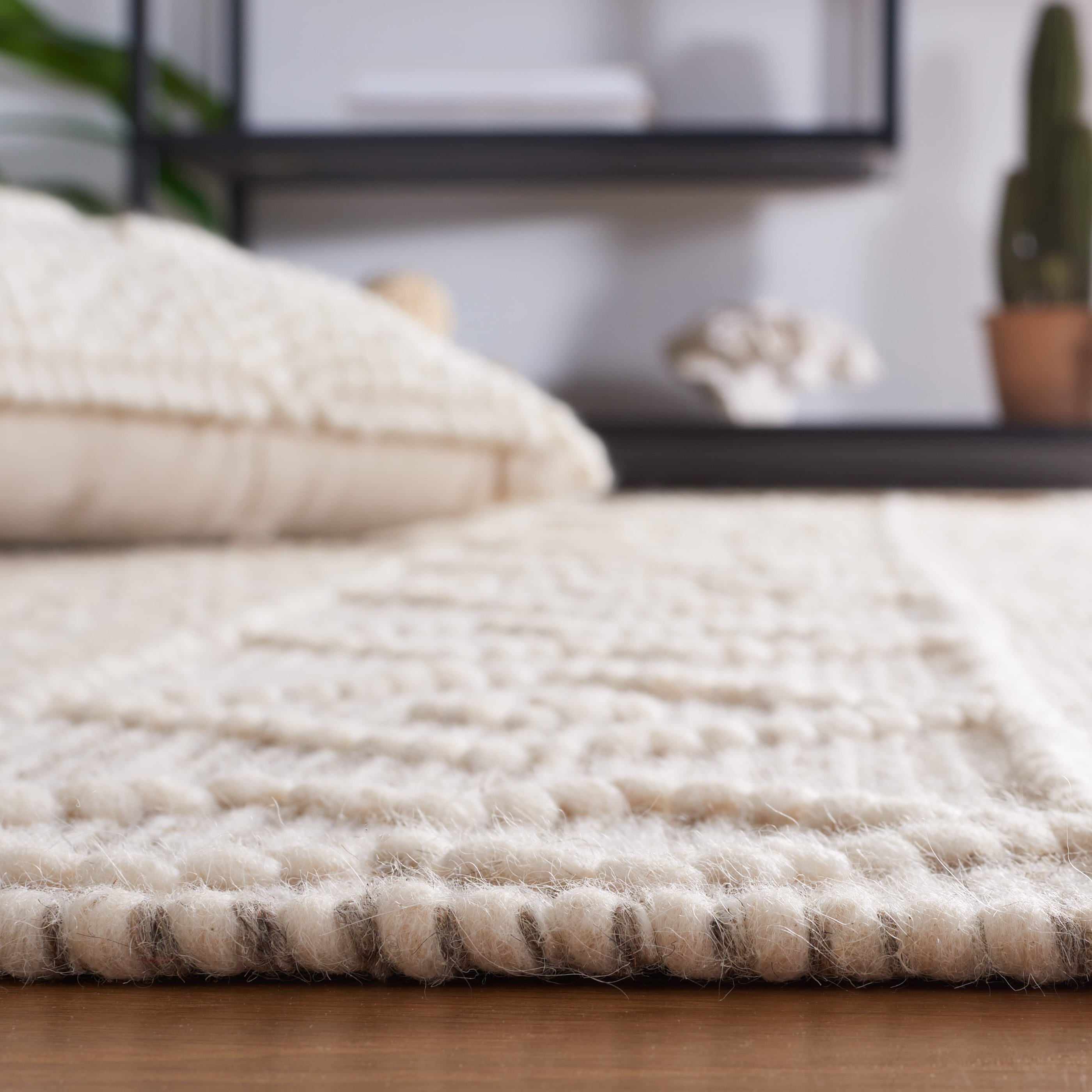 SAFAVIEH Natura Caitriona Southwestern Area Rug, Ivory/Beige, 6' x 9'