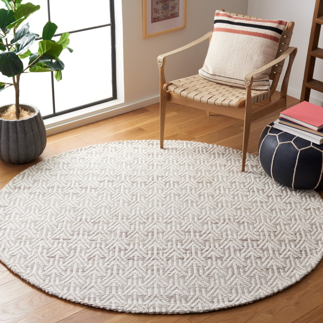 SAFAVIEH Marbella Alease Bordered Area Rug, Ivory/Beige, 4' x 6'