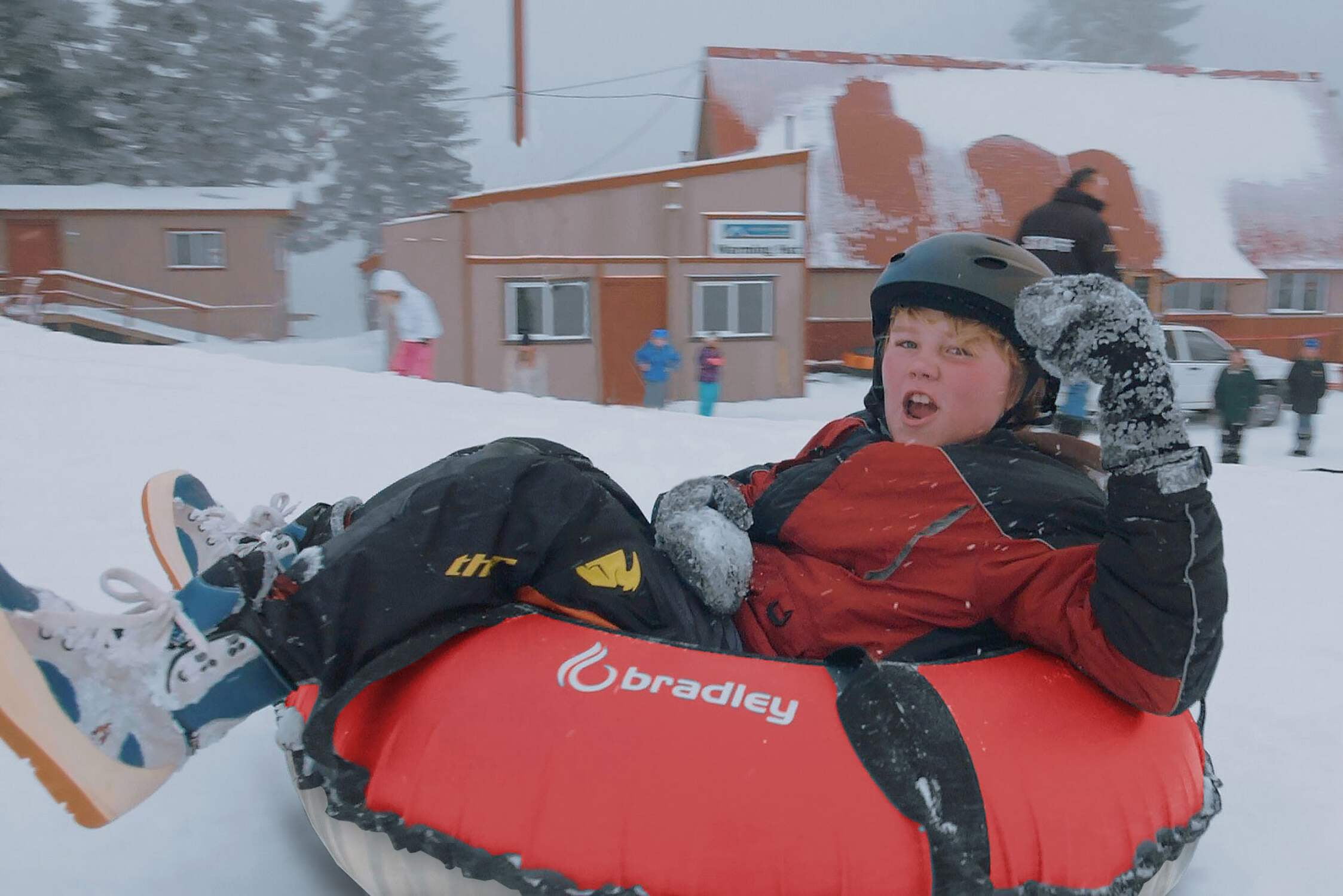 Bradley Bradley Snow Tubes: 42-Inch Heavy Duty Inflatable Sledding Tubes with Padded Saucer Sled - Elevate Your Snow Fun! Best Sledding Adventure Tubes for Adults