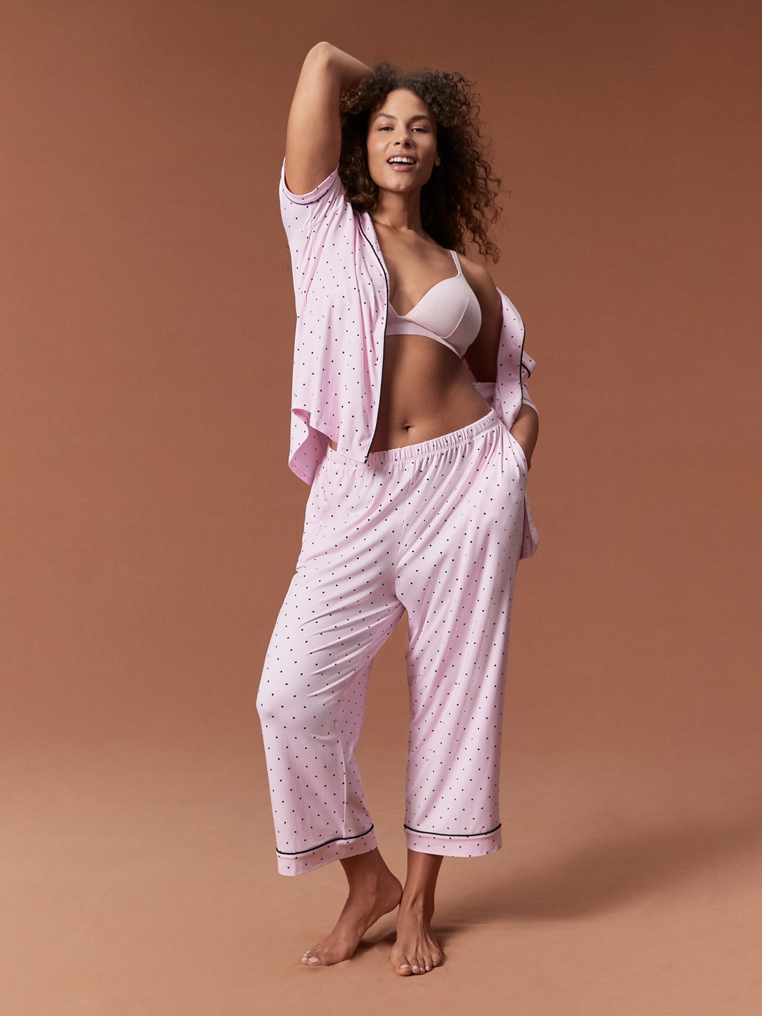 Joyspun Women's Knit Short Sleeve Notch Collar Top and Capri Pajama Set, 2-Piece, Sizes S to 3X