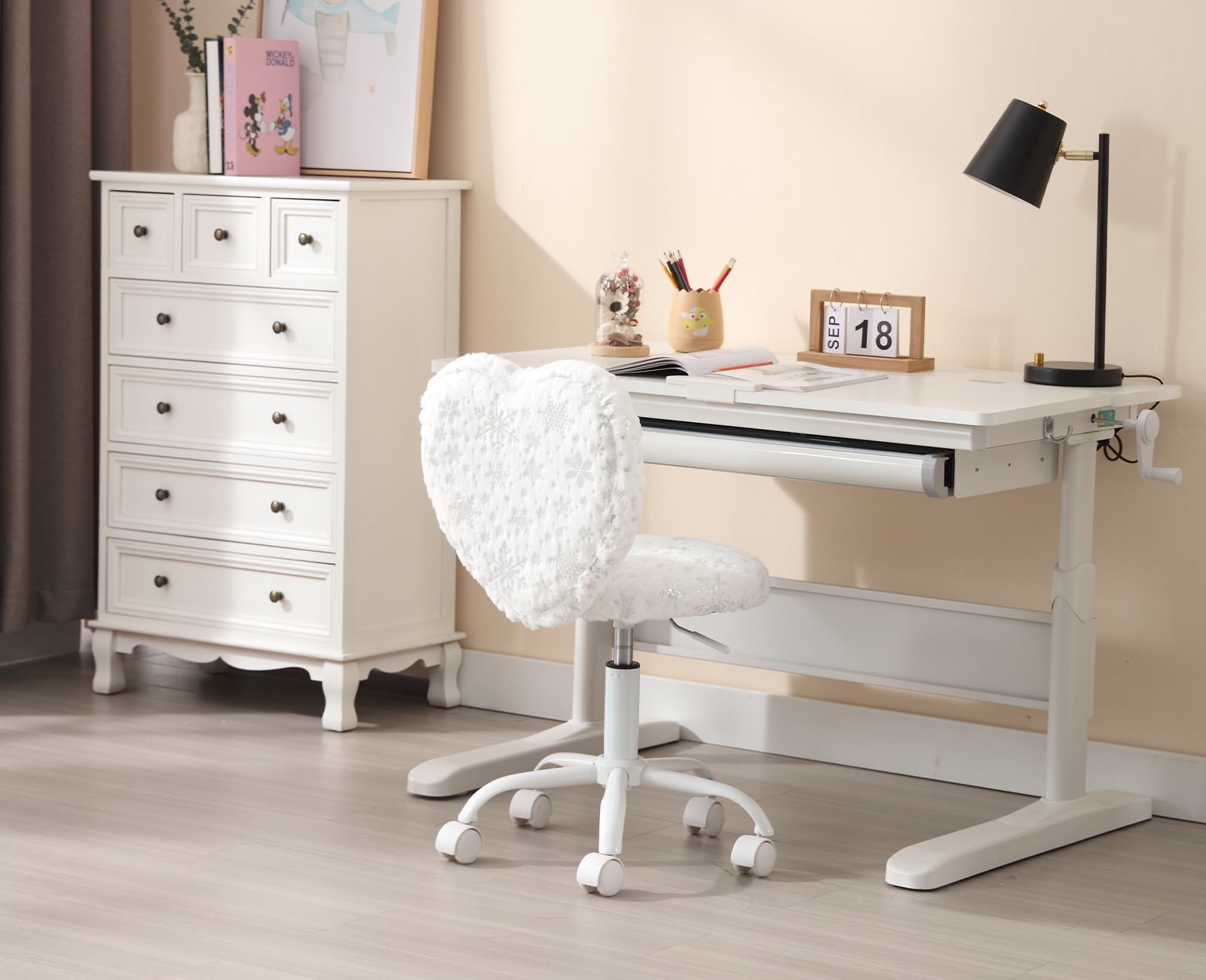 Guyou Cute Fuzzy Kids Chair, Faux Fur Rolling Swivel Children Desk Chair, Adjustable Student Task Chair Vanity Chair with Heart Shaped Back for Bedroom Study Room Kids Room , Snowflake White