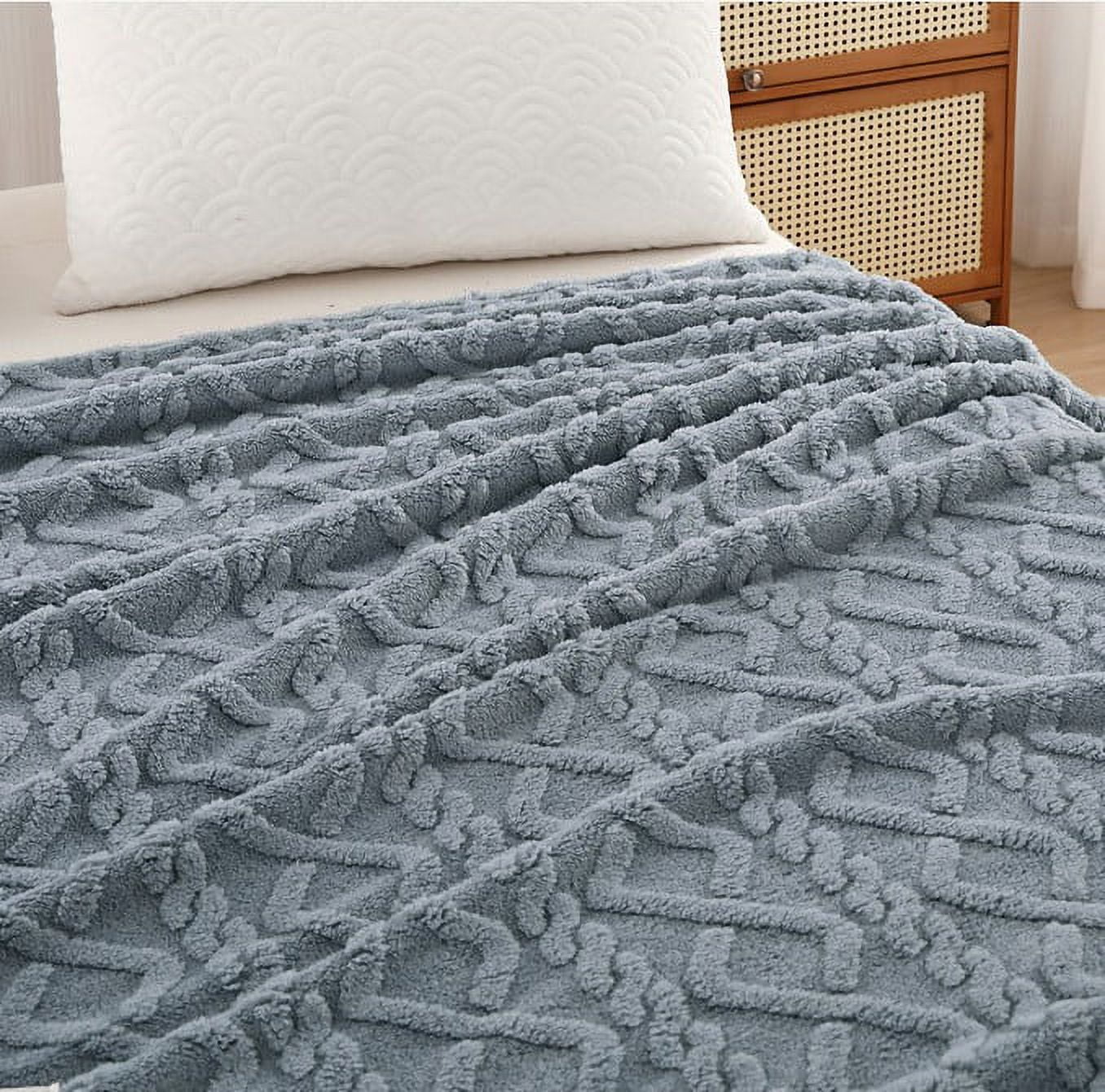Clearance Under $5 Boovnll Throw Blanket, Super Soft Warm Solid Color Thicken Flannel Blankets, Microfiber Machine Washable for Indoor Bedroom, Couch, Sofa, Floor, Camping, Blanket - (28x39")