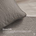 thumbnail image 4 of Edredón Queen Ligero Dreamlab y Juego de Sábanas con Fundas de Almohada Decorativas 7 Piezas Moneda Arena Beige, 4 of 10