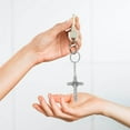 thumbnail image 4 of YSNOOWE Llavero Decorativo Cruz En Metal Plateado Para Colgar Llaves Y Accesorios Personales, 4 of 6