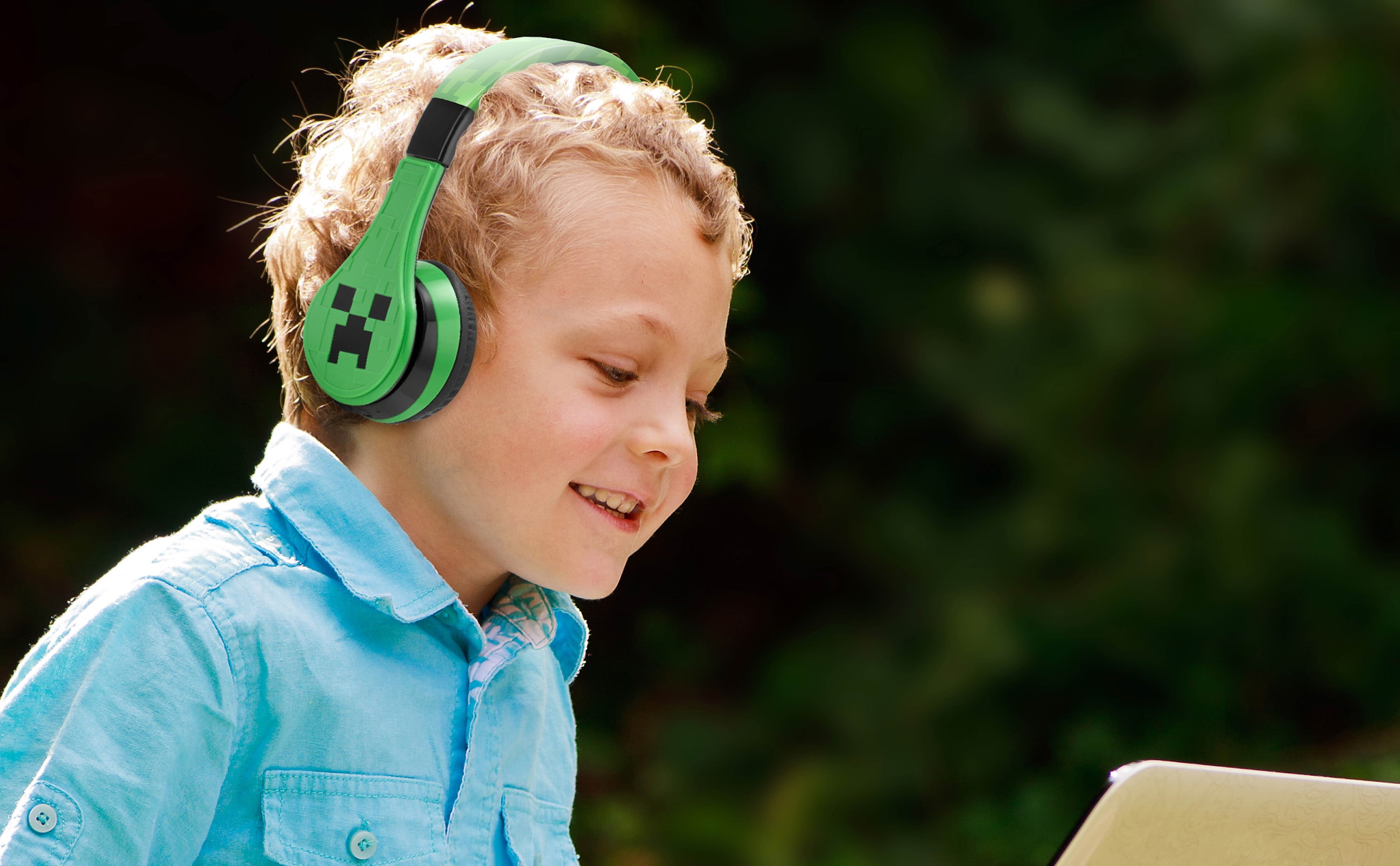 eKids Minecraft Kids Bluetooth Headphones, Wireless Headphones with Microphone Includes Aux Cord