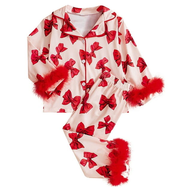 AJIWYH Pyjamas de la Saint-Valentin pour Enfants : Ensemble de Pyjama Décontracté et Confortable à Imprimé Doux pour Filles de la Saint-Valentin en Rouge, Conçu pour les Tout-Petits de 2-3 Ans. l'Ensemble Comprend un Haut à Manches Longues Boutonné avec Col et un Pantalon Droit Assorti, Tous Deux avec un Imprimé de Nœud Rouge sur un Fond Clair. les Poignets et les Ourlets de Pantalon Sont Ornés d'Une Bordure Semblable à une Plume Rouge pour Plus de Charme. Fabriqué en Mélange de polyester et d'Élasthanne pour le Confort et la Flexibilité. Convient pour la Saint-Valentin