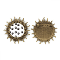 thumbnail image 1 of Pin de Metal Vintage Unbranded con Silueta de Garra de Mascota, 1 of 3