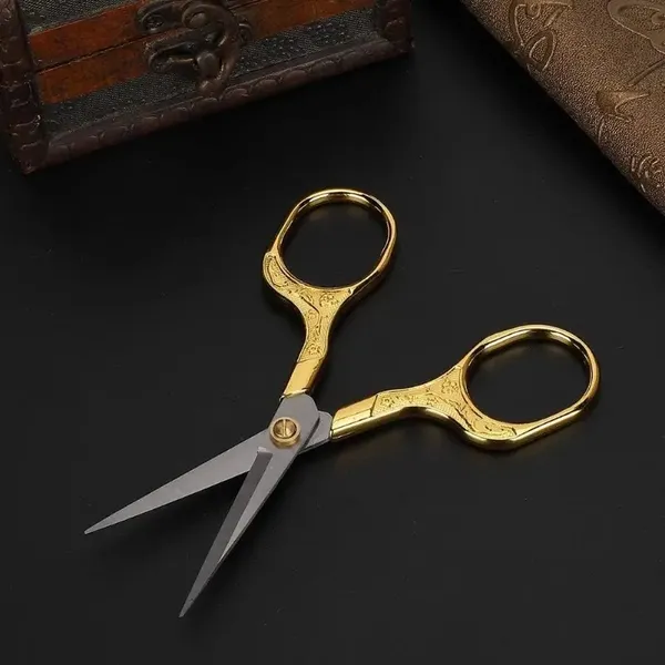 (Weiyi-EC)-- 4pcs Plum Blossom Retro Scissors Stainless Steel Household Scissors Window Decoration Wool Embroidery Scissors Handmade Student Office Small Scissors **--（7lop;k ）