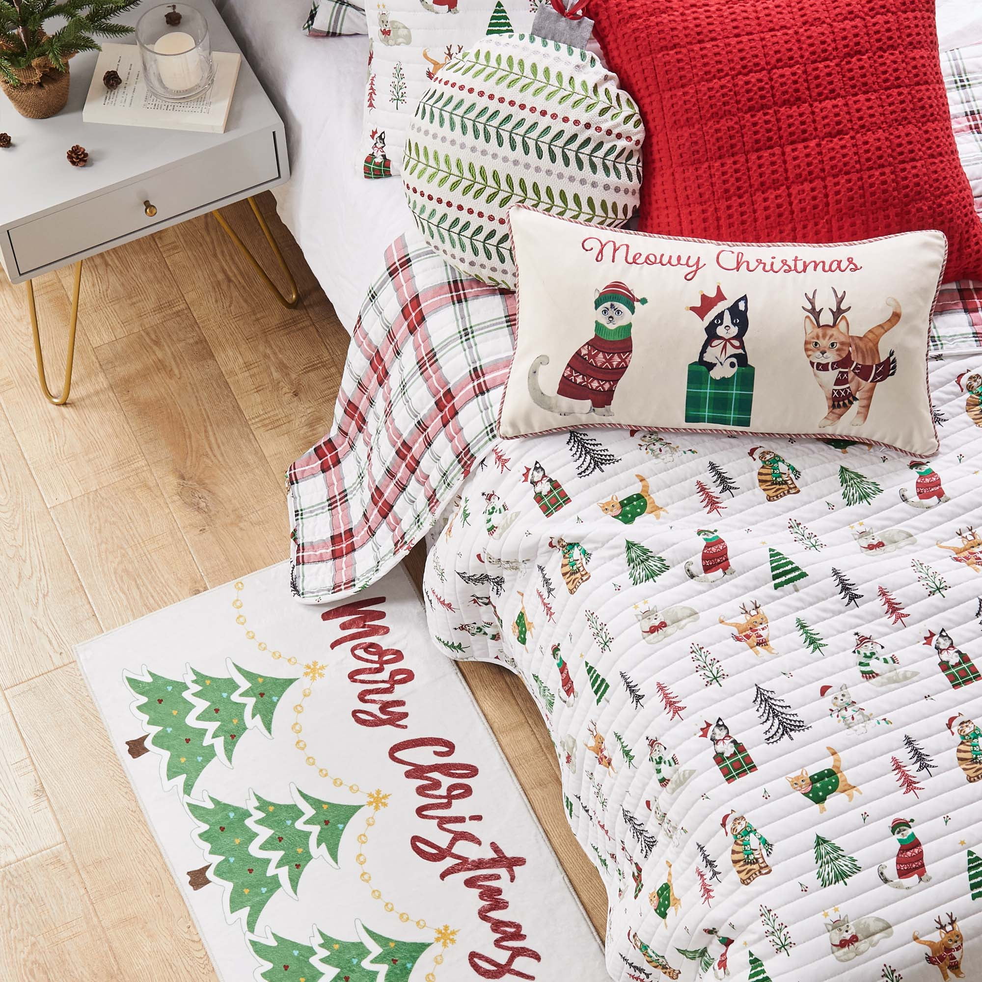 Levtex Home - Meowy Christmas Quilt Set - Full/Queen Quilt and Two Standard Shams - Red, Green, Grey and White - Quilt (88x92in.) and Shams (20x26in.) - Reversible - Cotton/Polyester
