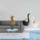 thumbnail image 2 of Elegantes figuras decorativas de resina de un gato y un cisne. Esculturas de animales para la entrada, estantería, sala de estar, dormitorio, adorno d, 2 of 8