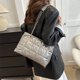 thumbnail image 3 of Bolso de hombro con decoración de cadena para mujer, bolso de mano acolchado de invierno, bolsos de compras (plateado), 3 of 8